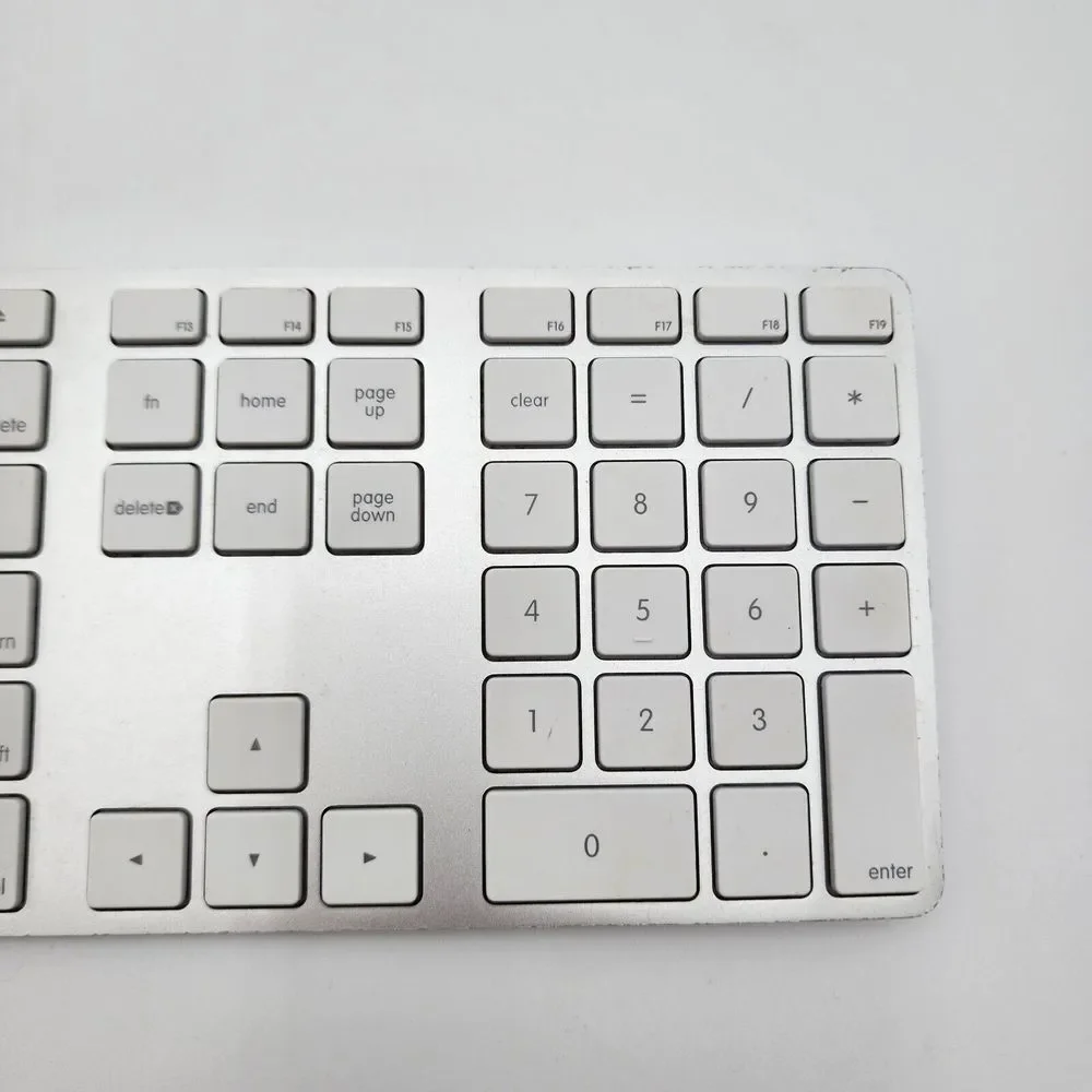 Genuine Apple‎ A1243 Wired Mac Standard USB Keyboard w/ Numeric Keypad White